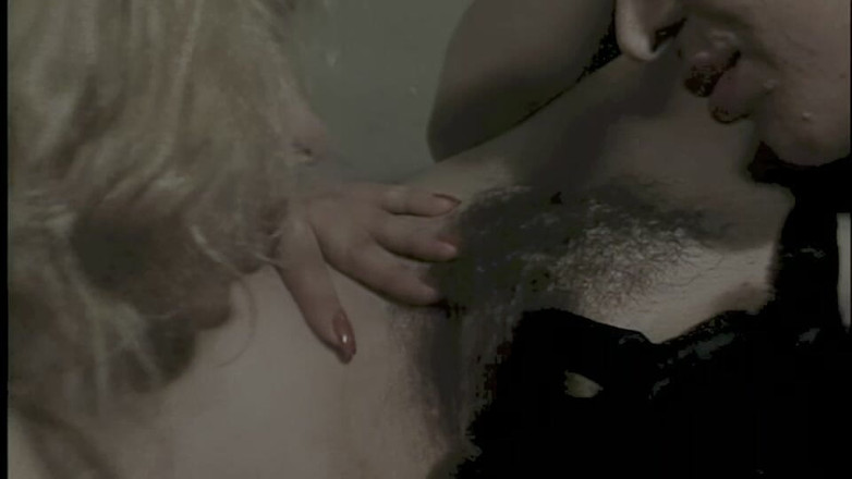 pornitaliangraffiti: Pesta lesbian vintaj yang sensual