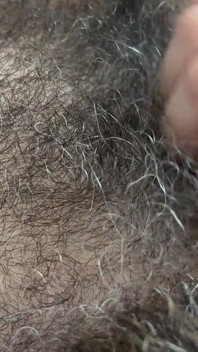 Furplay: POV extrémně chlupatý bisexuální medvěd stříká při tření jeho chlupatého těla