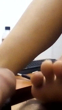 Stiefschwester Erlaubte Mir, Mich Mit Ihren Füßen Zu Befriedigen