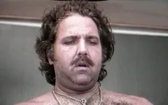 Ron Jeremy orta yaşlı seksi kadının götünü sikiyor