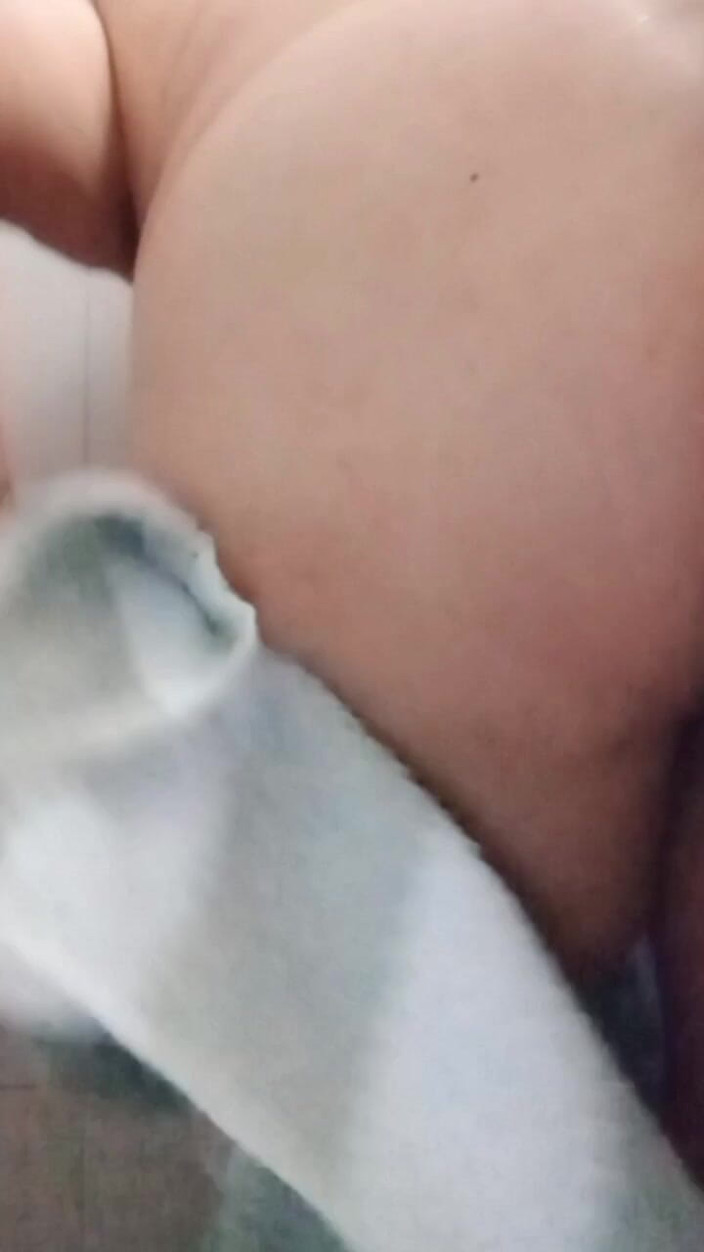 Milfta boohot: BBW Matang Mandi Dan Menyentuh Dirinya