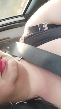 Matură sexy mare și frumoasă care călătorește, fani cu încetinitorul