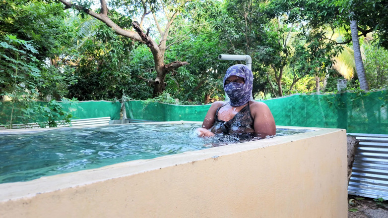 Tamilmalkova2: Peeping Neighbour Wife Bathing