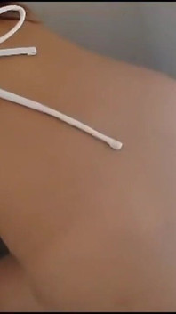 섹시한 목욕탕, 해변 오두막에서 점수를 얻기 위해 젊은 인명 구조원을 잡아