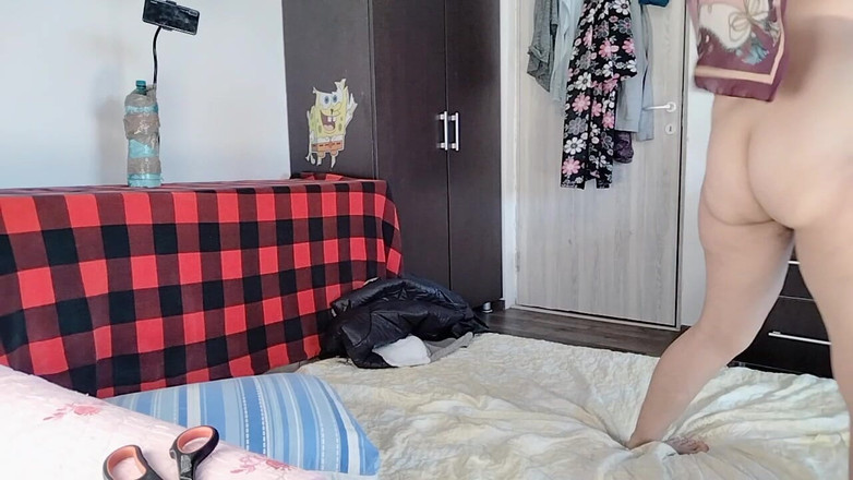 Mirsur: Esposa amateur disfruta probándose ropa y corte.