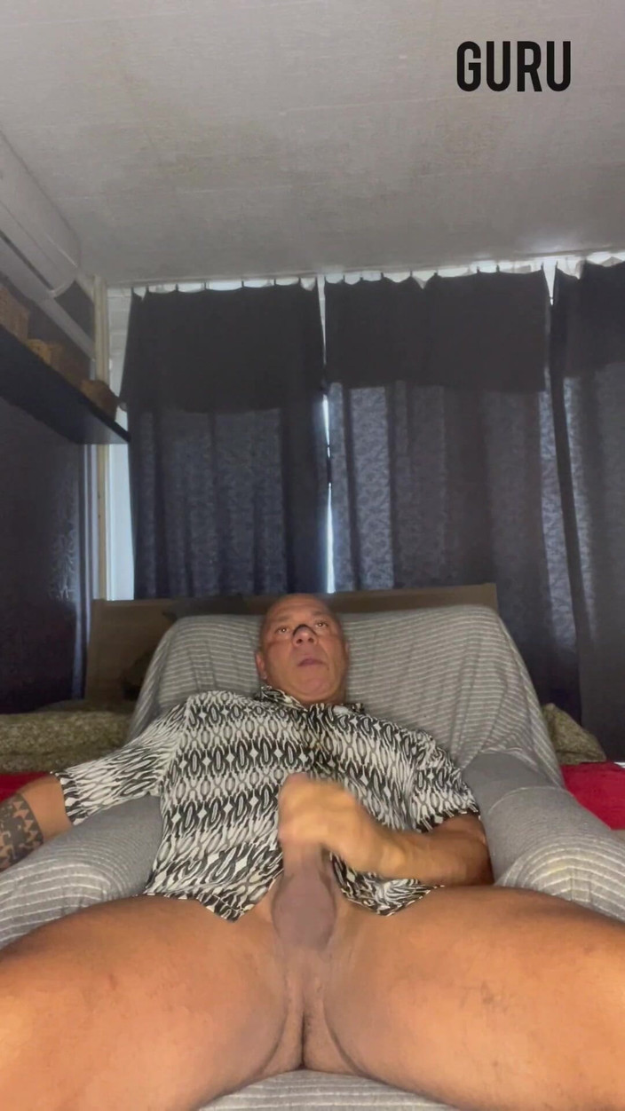 Mr. Guru: 古鲁先生。性感的健美女在家里手淫