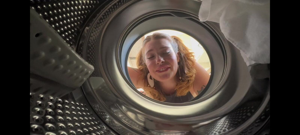 ep3kofficial: Phá hủy âm hộ của cô ấy trong khi cô ấy đang ở trong máy...