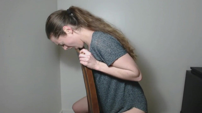 Nadia Foxx: Enorme consolador bbc montando en la silla