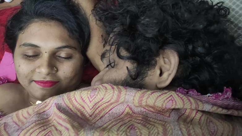 Vaigavarun45: Pasangan hot india asal mallu dientot romantis di ranjang sama...