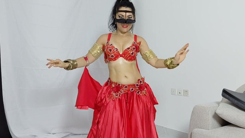 Kitty Dancer: ベールをかぶったオリエンタルビューティーストリップから裸のベリーダンスとお尻を振るまで