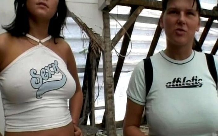 Deutsche Frauen: Dos chicas alemanas traviesas filmadas mientras se masturban