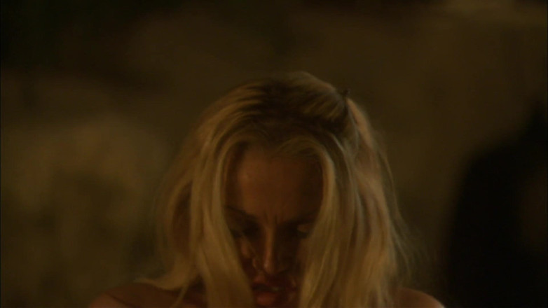 Tight little babes: Blonde hottie ontmoet haar beste vriendin buitenshuis en wordt geneukt...