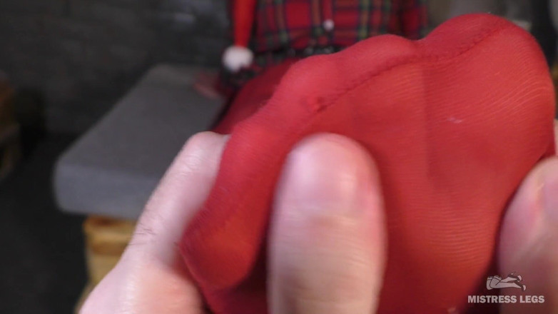 Mistress Legs: POV-fuß reibt und verehrt füße in roten strumpfhosen und socken