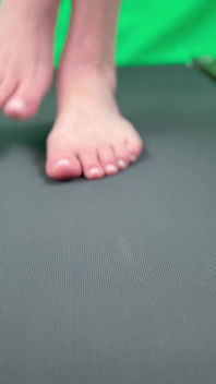 Đi bộ trên máy chạy bộ