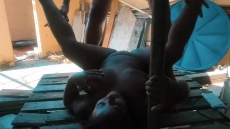 CASALNUTTELA: Hermanastra de grandes tetas naturales folla después de mudarse