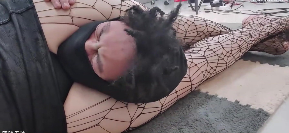 Giantess Domination: Collant amazzone sborrata in testa parte 3