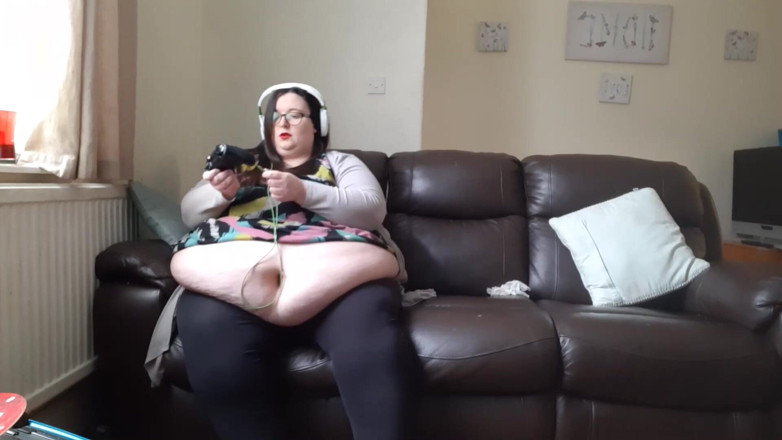 SSBBWLadyBrads: BBW SSBBW gra w gry wideo z brzuchem