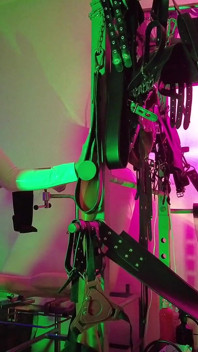 Dominatrix Eva 乳胶独奏面部坐调教内裤大屁股熟女 BDSM 恋物癖热跟鞋奇闻趣事白色 Pvc 连衣裙