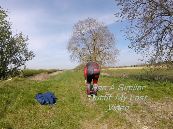 Andy: 素敵な日に川岸を自転車で走り出す