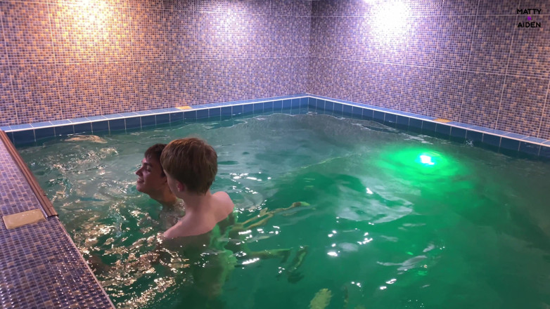 Matty And Aiden: Teenage twinks Matty and Aiden blowjob in the swimming pool