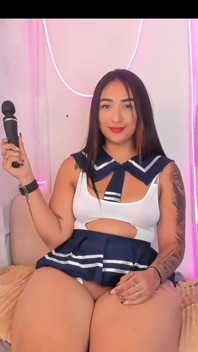 Keldai Besar Saya Dikawal Oleh Peminat Dalam Tiktok Live