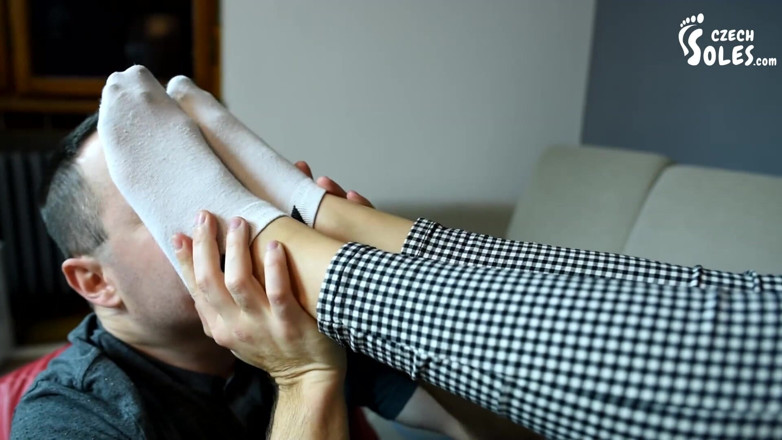 Czech Soles - foot fetish content: Długie palce w skarpetkach do kostki są uwielbiane i pachną