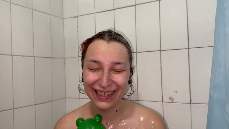 lanalovacutie: Hair-and-body-washing-with-new-staff