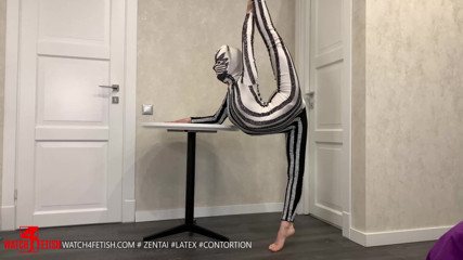 Gymrotic: Schlangen-dildo-penetration