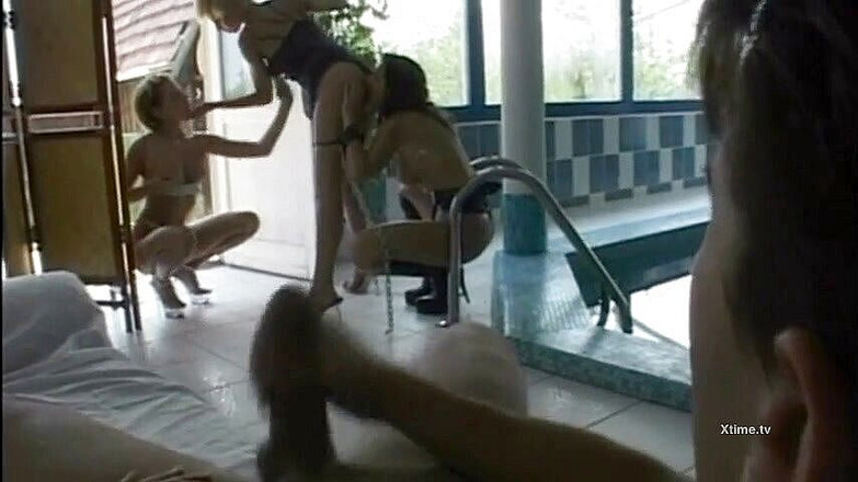 Monster Cocks: Trois filles salopes huilées jouent avant le grand claquement de...