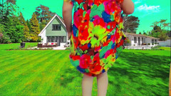 Kitty_Cross: Dulce travesti caminando por el jardín en la brisa de...