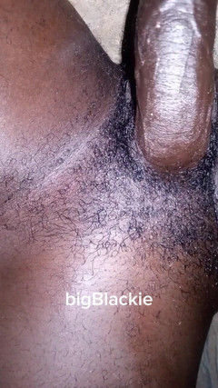bigBlackie699: Большой черный член подрачивает соло, новое видео 25 августа