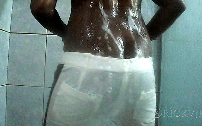 Rickvjr: Twerking vid Bath #4 Wet Dance Edition