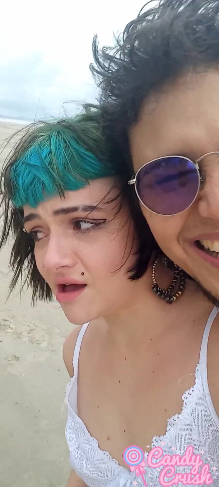 Mano Nico Official: Influencer ssie penisa w miejscach publicznych na plaży