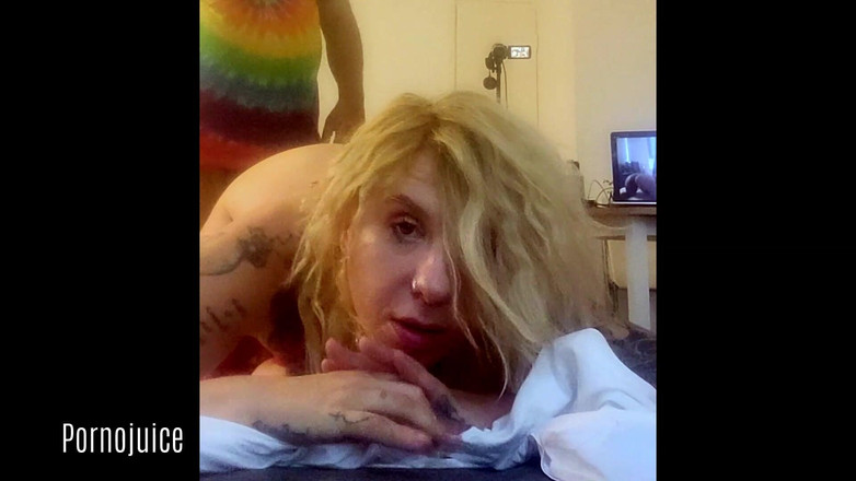 Cheeky UK girls: Dzika brytyjska blondynka domaga się czarnego byka creampie starring scarlet...