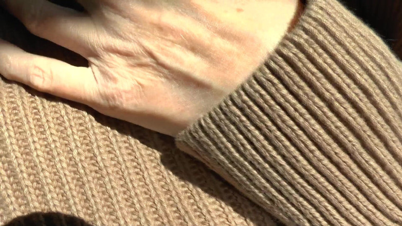 Lady Victoria Valente: Stříkni na můj svetr! Lady Victoria Valente v tlustém roláku