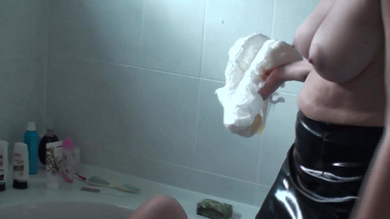 Femdom Austria: Pissing and Drinking It After