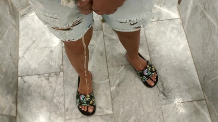 Idmir Sugary: Piss na vlastní nohy - čištění nohou s Piss