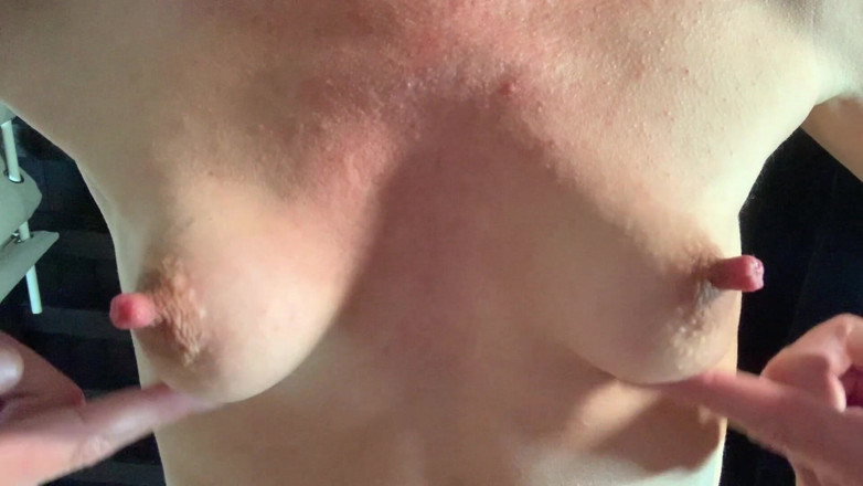 Lolacam: Kleine titten, lange nips
