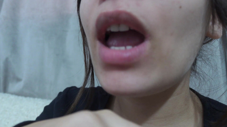 AmayaMori: 키스 페티쉬의 인도 이복누이, 입술로 끊임없이 키스를 보내고,