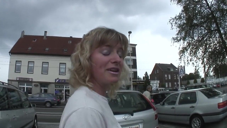 Sextermedia by Pete: Amateur, a bit older slut masturbates in pantyhose