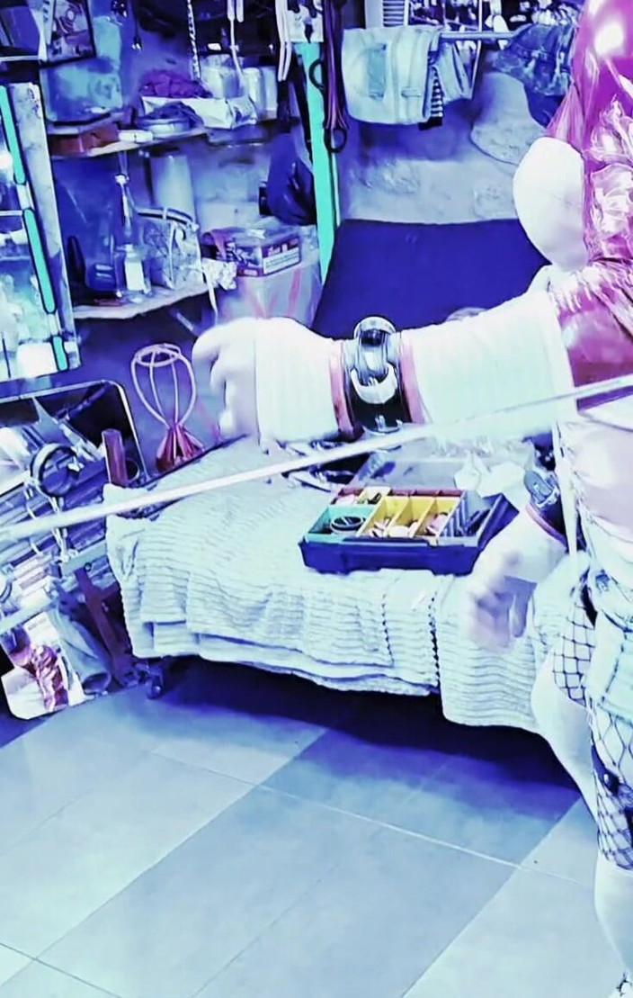 fetishboyzz: Die Kleine