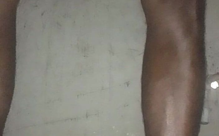 Crazy boy moment: Desi ladka cukur di kamar mandi india