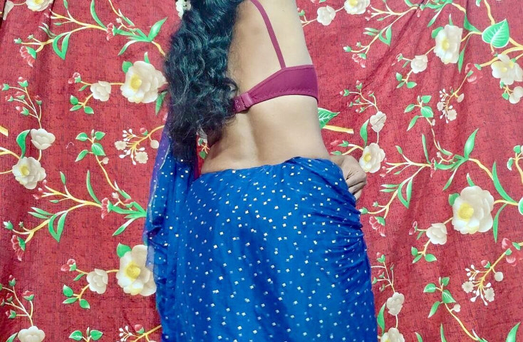 Desi Hot Indian Bhabhi Ji in Blue Saree Showing Her Boobs and Thighs (Lovely couple1)