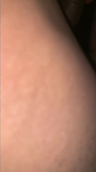 La mia ragazza succhia il mio cazzo e io la scopo duramente a pecorina