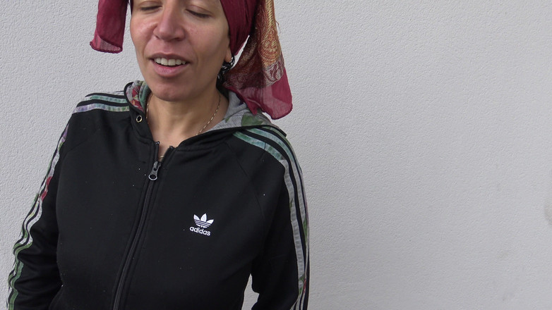 Souzan Halabi: Beurette fait une branlette à un inconnu pendant sa pause au...