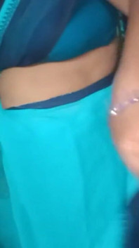 Mătușă indiană în sari care își schimbă videoclipul porno