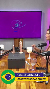 O podcast mais quente de todos os tempos: morena e loira tiram a lingerie do hóspede e a orgia selvagem começa