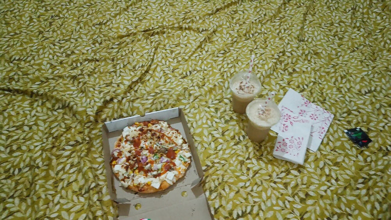 YOURAMRITA04: Abang tiri merayu pizza adik tirinya dan meninggalkannya dalam gaya...