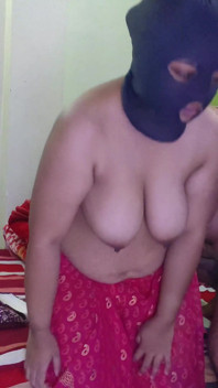 Big Boobs Desi Kamwali Bai Seduce by Her House Owner