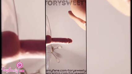 Tory Sweety: Tory Sweety si hraje s vibrátorem kundičky a šuká s robertkem